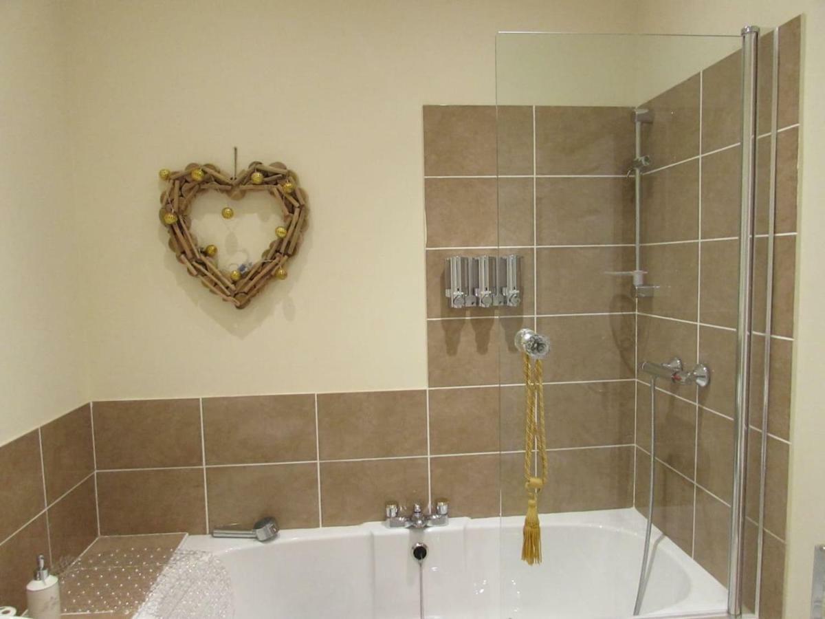 Apartment 5 - Two Bedroom Luxury Apartment Close To Town, Mainline Rail & Theatre Stylish And Comfortable 达灵顿 外观 照片